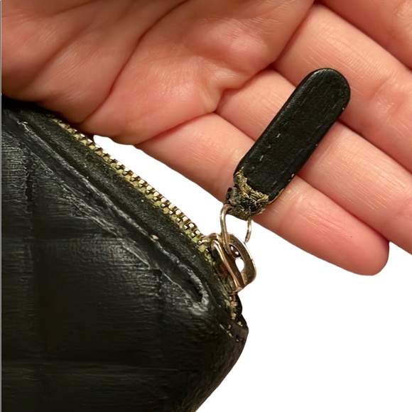 CHANEL Black Wallet (Yellow interior) - Picture 4 of 11